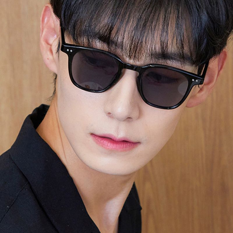 Robin Black / Black UV Lens
