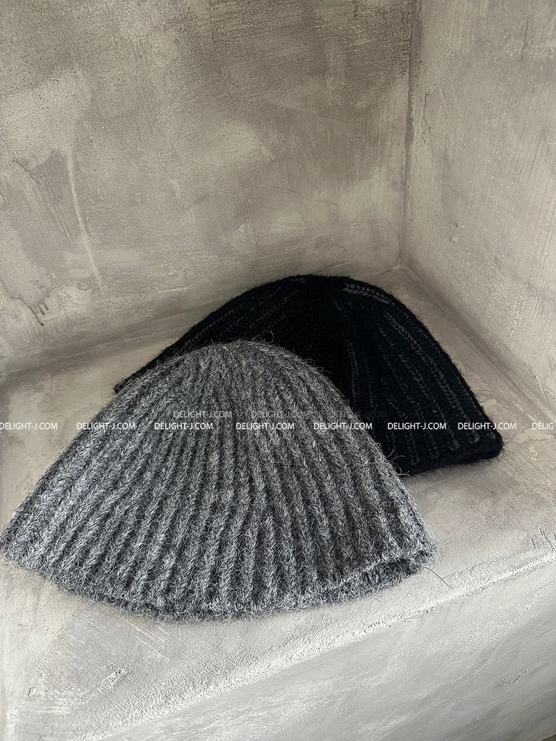 Two-tone beanie, bucket hat