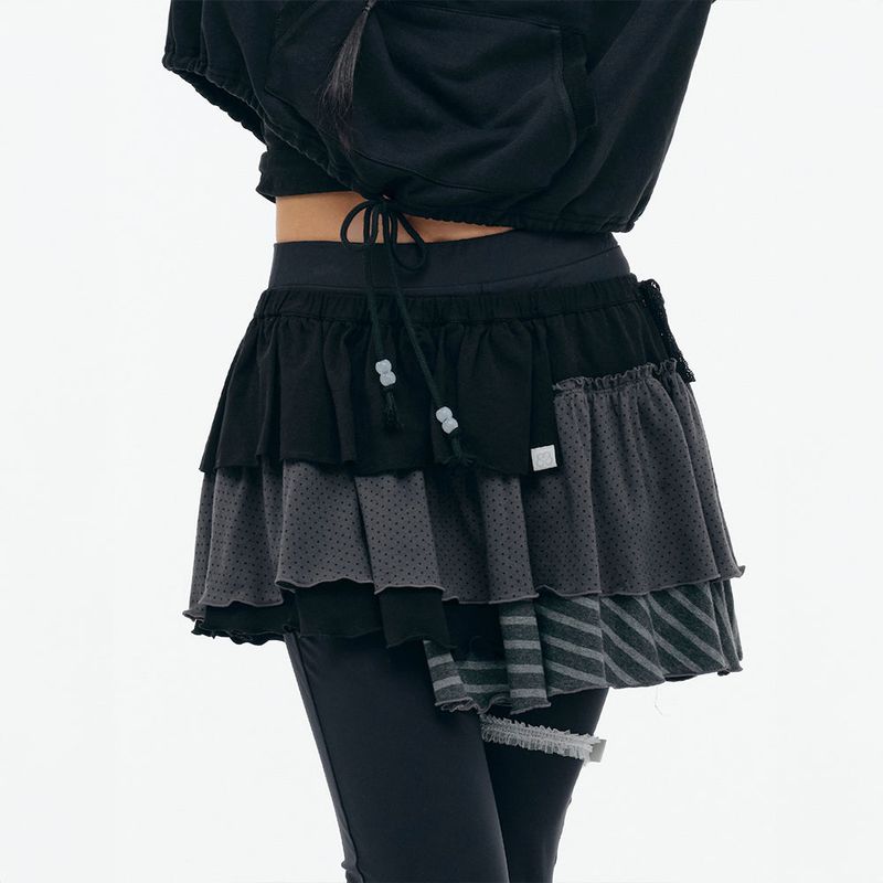 TUOMIO（トゥオミオ）の「BANDED LAYERED SKIRT [BLACK]（Skirts）」