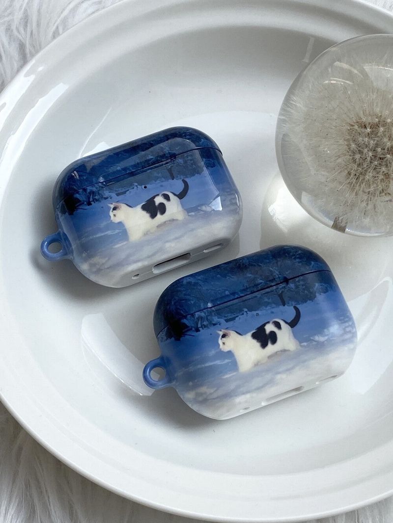 Annak（アンナック）の「[cobalt kitty airpods case]（Smartphone Accessories）」