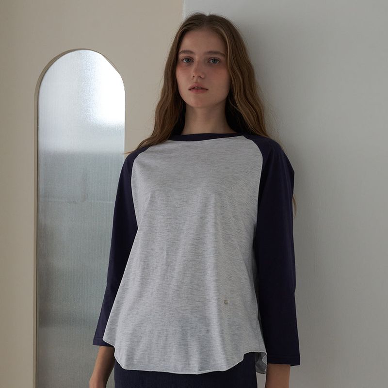 OVT-U（オーブイティーユー）の「Cozy Mellow Charm Raglan Top_Navy（Tops）」