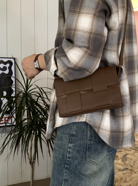 LOOKPLE（ルックプル）の「Stove Square Shaped Leather Crossbody Bag（Bags）」