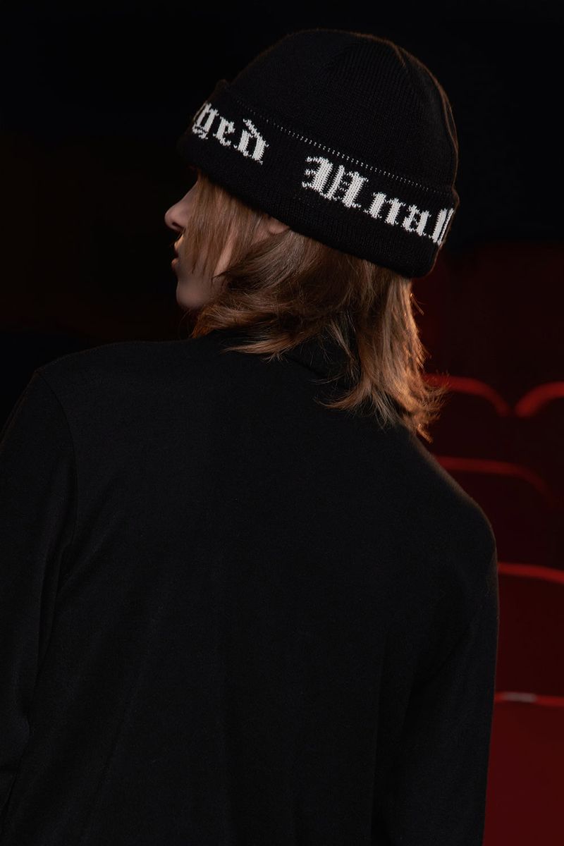 GOTHIC LOGO BEANIE / BLACK