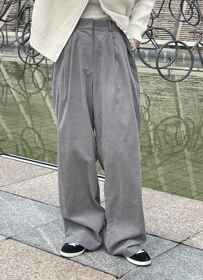 Side belted two tuck corduroy pants 
