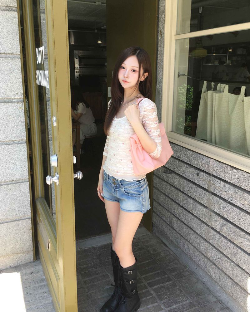 Flower lace T
