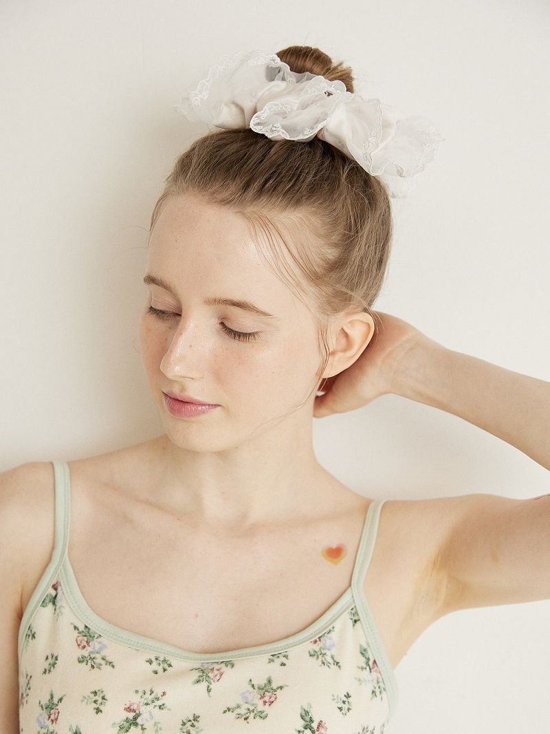 BIG LACE SCRUNCHIE - CREAM