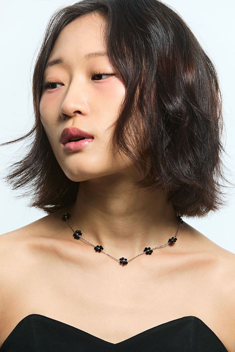 Bead flower choker