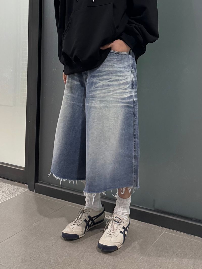 vertical embo half pants