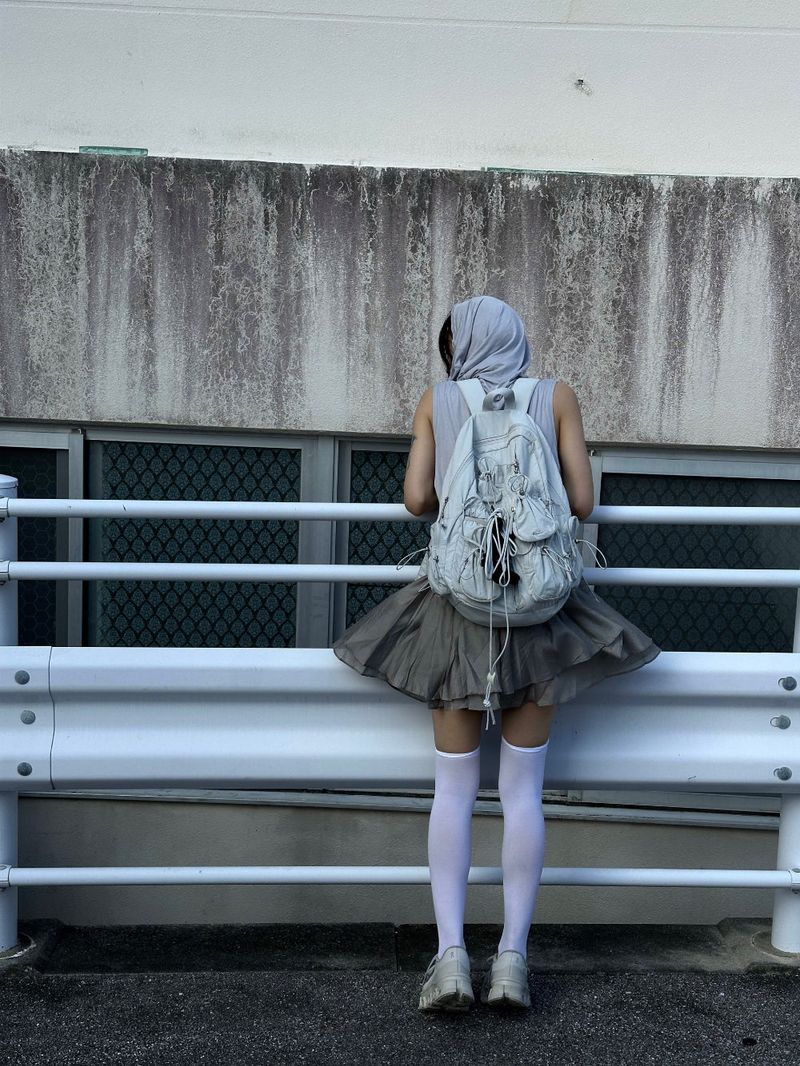 HOOD SLEEVELESS GREY
