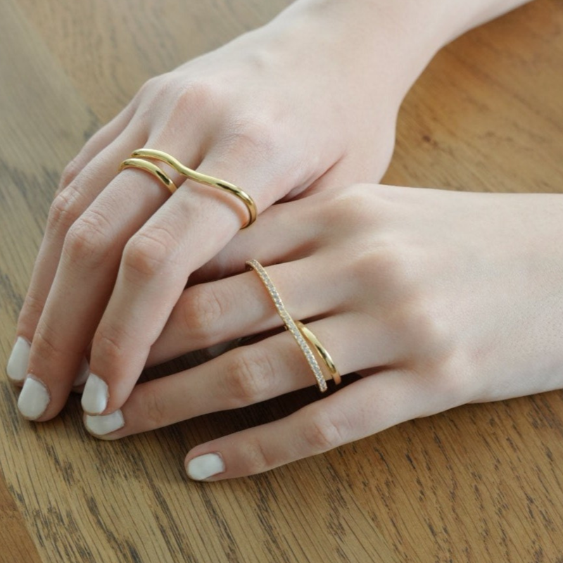 Chérie（シェリー）の「heart hoop ring（Accessories）」