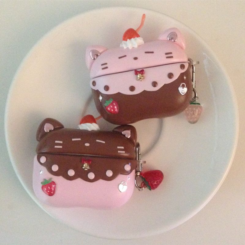 saltyhouse（ソルティハウス）の「【MADE】 ストロベリーチョコレートエアポッズケース（スマホグッズ/小物）」