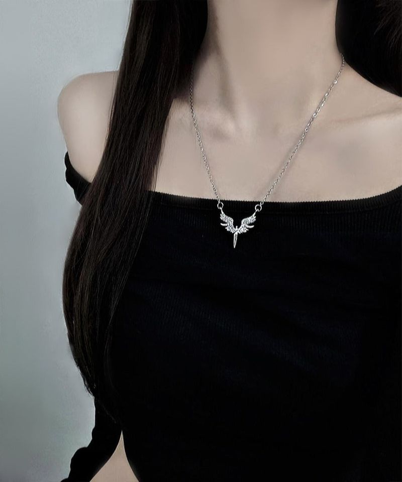 Angel wing cubic necklace