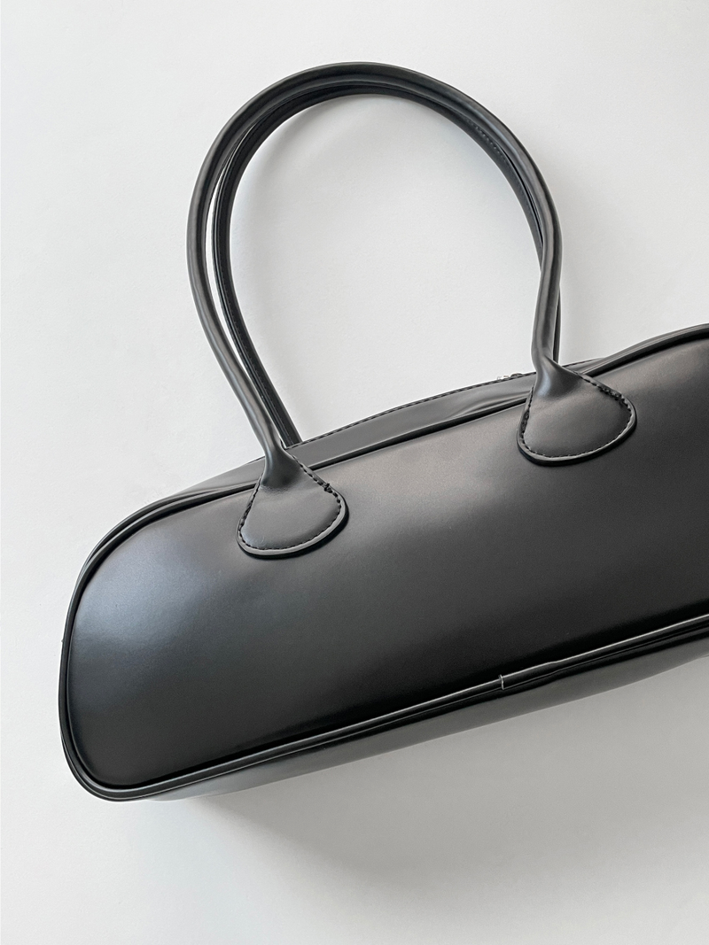 baguette shoulder bag