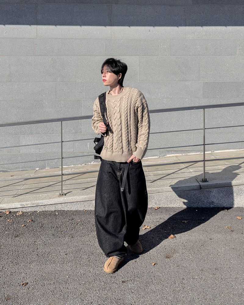 Cabbler Heavy Cable Knit Round Neck