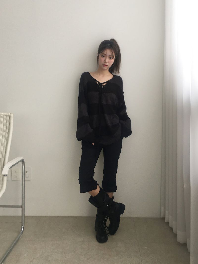 Lace-up half buckle boots