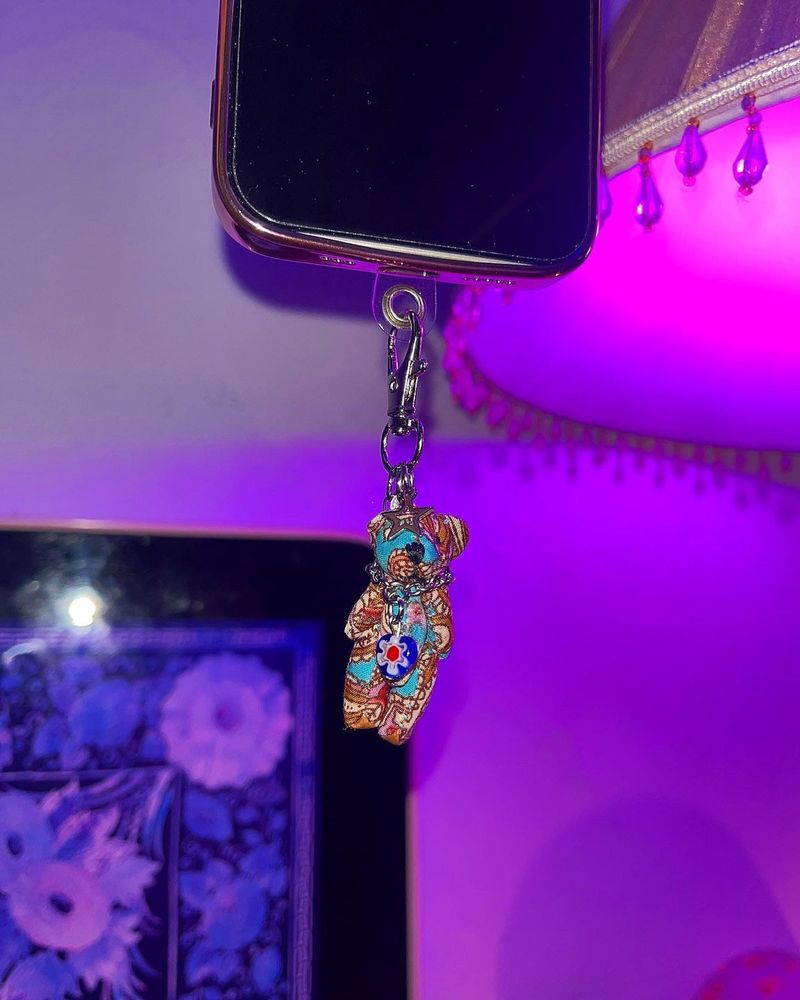 kitsch random bear keychain (random)