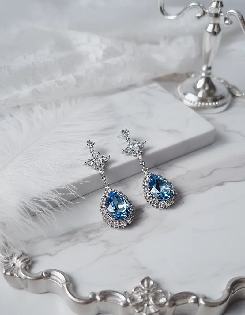 Romantic Queen Earring - Light Sapphire