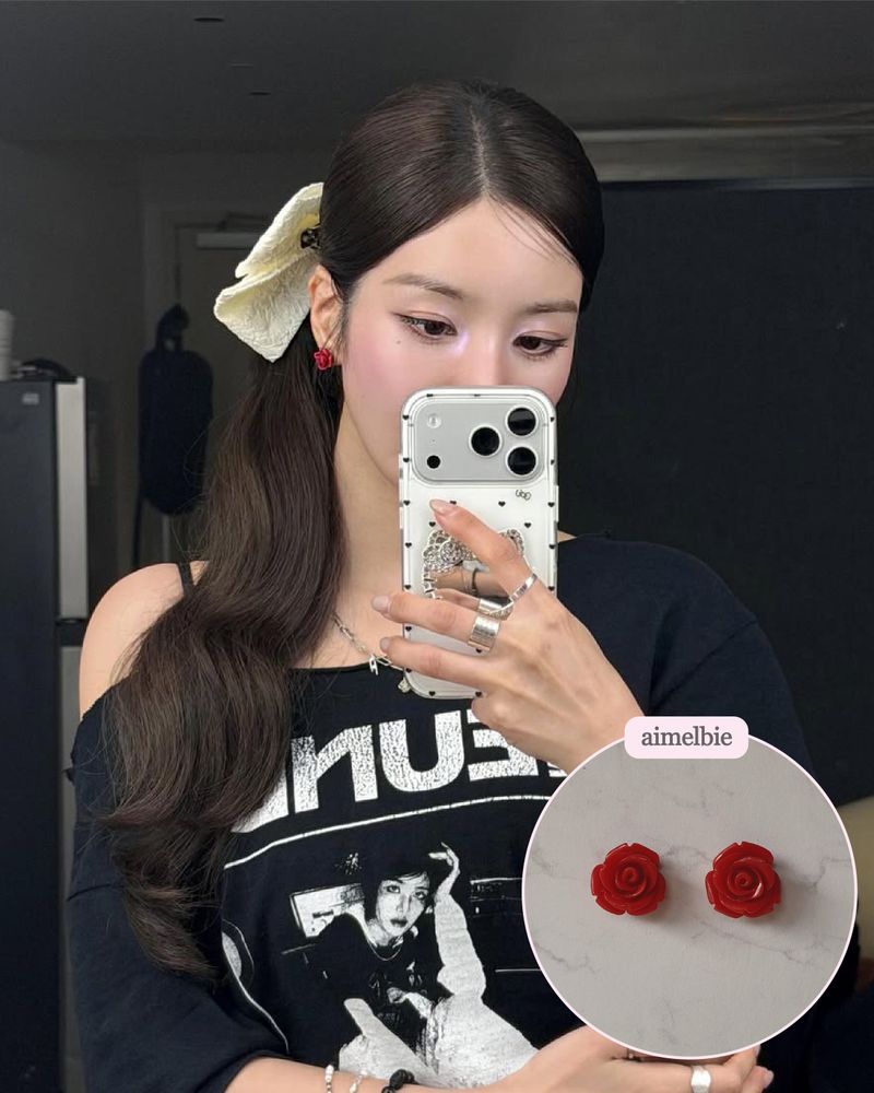[Kwon Eunbi Piercing] Petit Rose Cabochon Piercing - Red