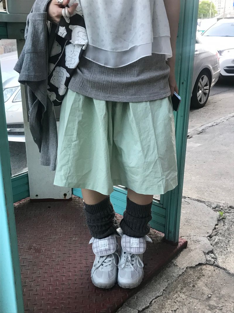 apple mint flare skirt