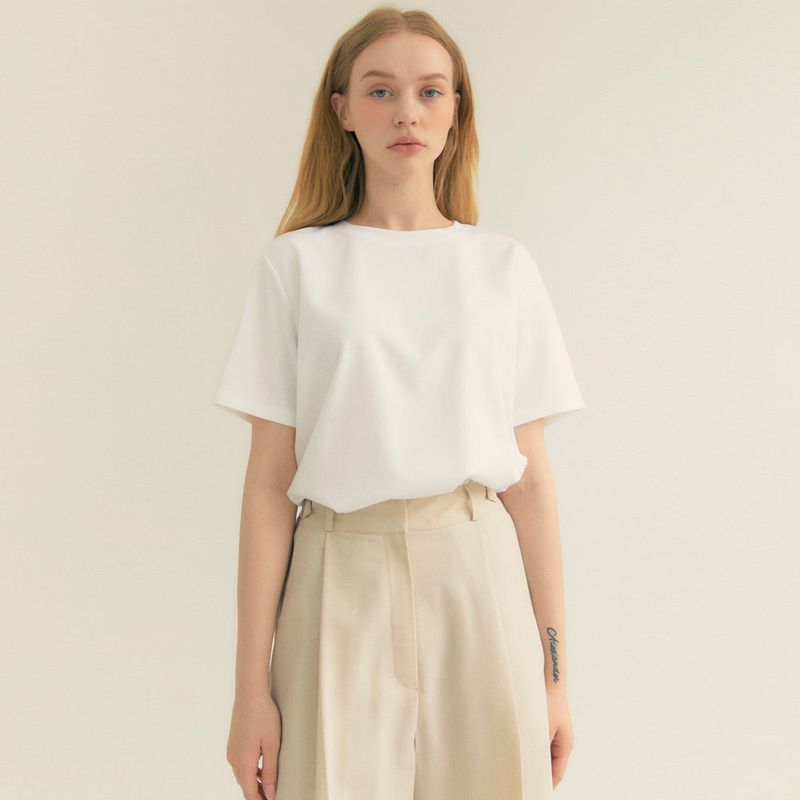 Two-Button One Tuck Bermuda Pants (Ivory)
