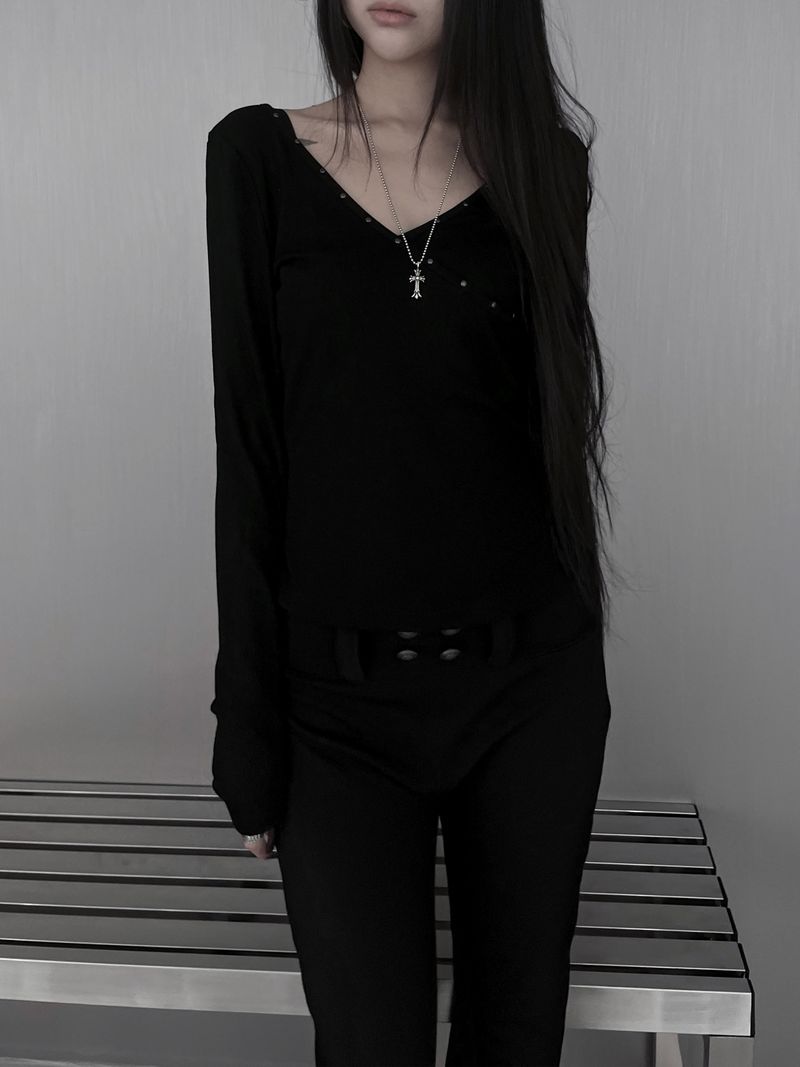 stud wrap v-neck ribbed T
