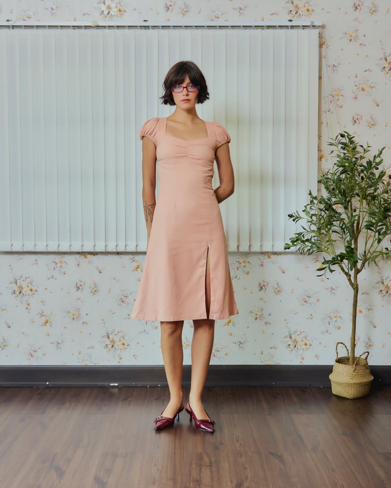 EVIE APPAREL（エヴィーアパレル）の「EVIE avery PUFFED SLEEVE DRESS PINK（Dresses）」