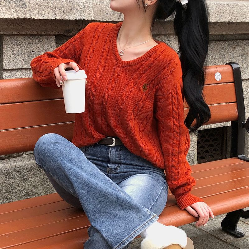 [BELLIDE MADE] Crayon Twisted V-neck Embroidered Cable Knit