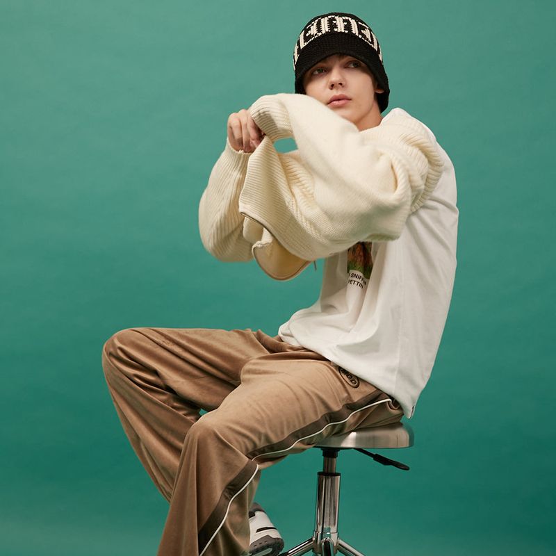 GOTHIC KNIT BUCKET HAT
