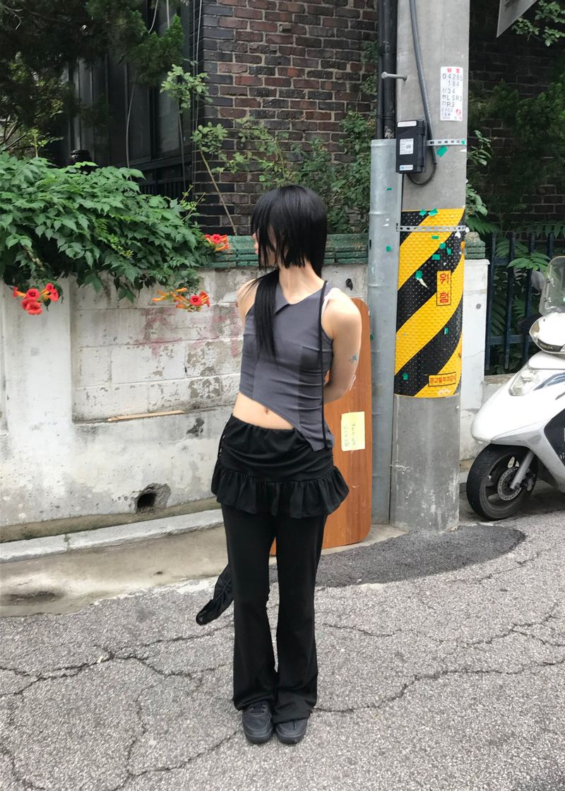 RUFFLE ON PANTS