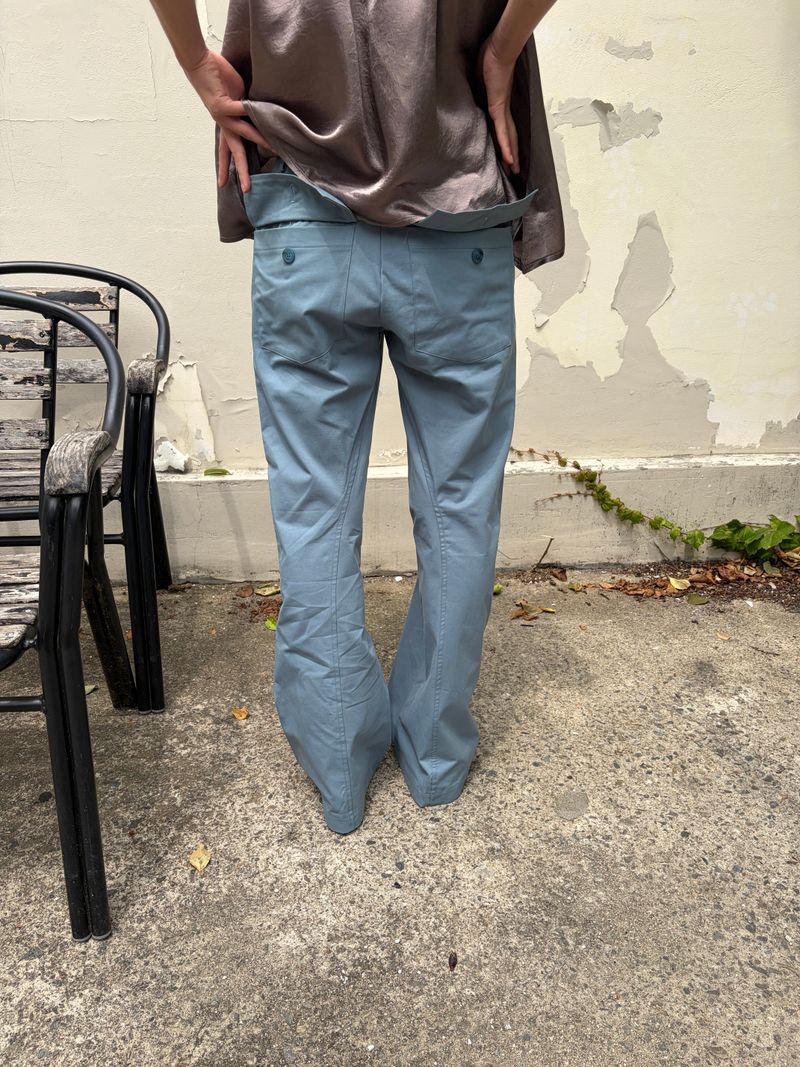 line curve pants