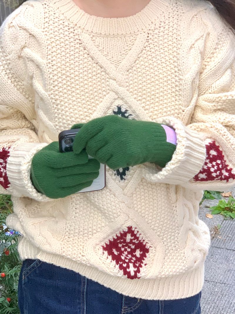 Let It Snow Label Gloves (Green)