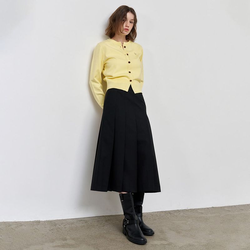 GENERAL IDEA（ジェネラルアイディア）の「WOMAN ロゴ入りラウンドネック長袖カーディガン  [LEMON]（トップス）」