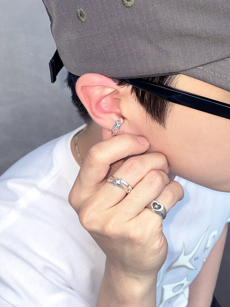 STING DIAGONAL EAR CUFF