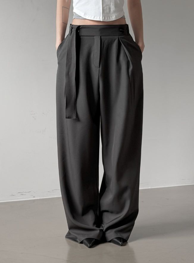 mnem（ムネム）の「Bandell Strap Pintuck Slacks（Pants）」