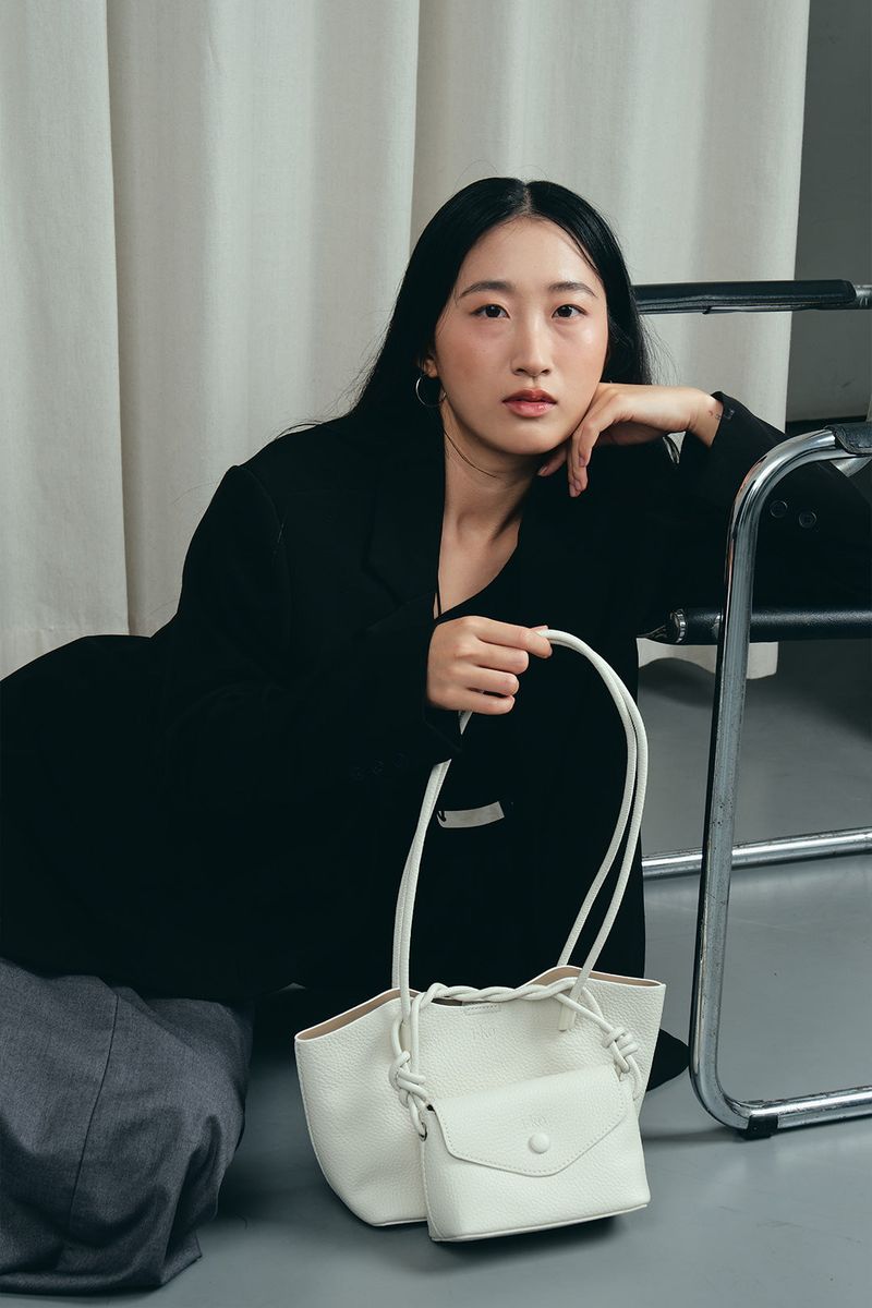 Dahlia Shoulder Bag in White