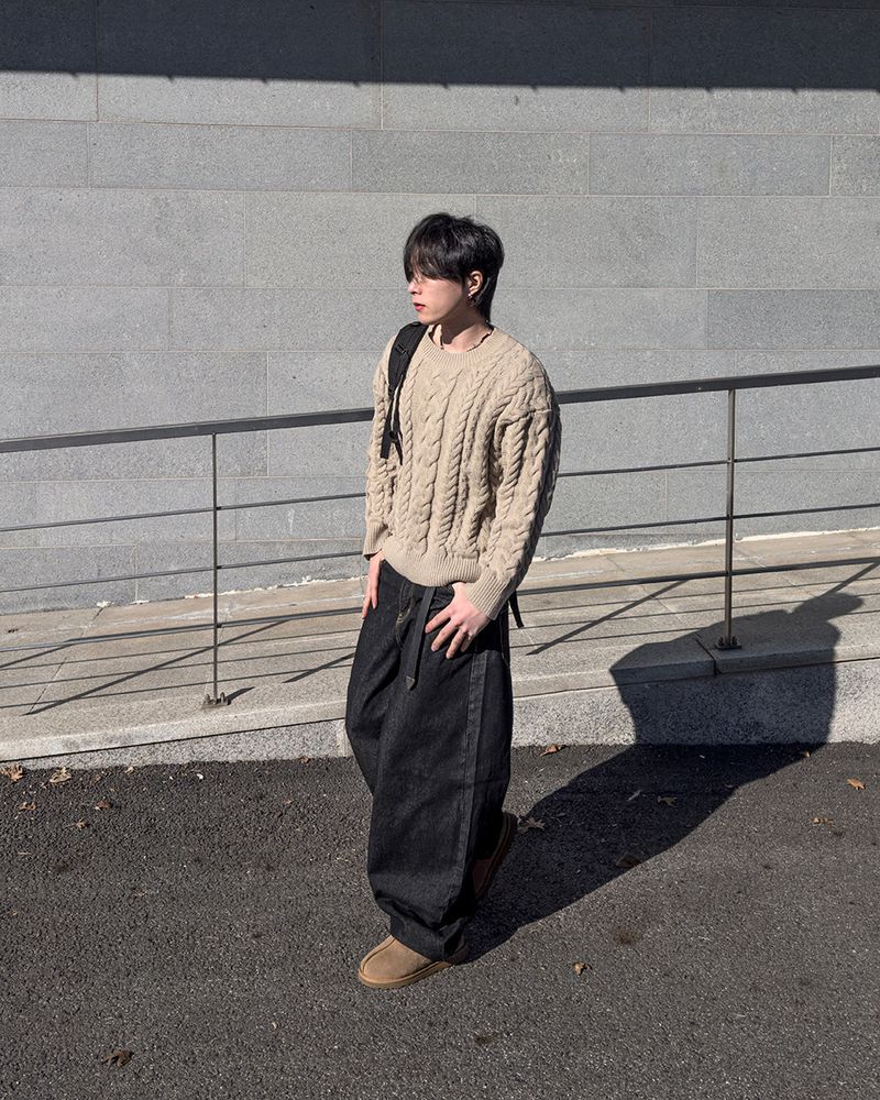 Cabbler Heavy Cable Knit Round Neck