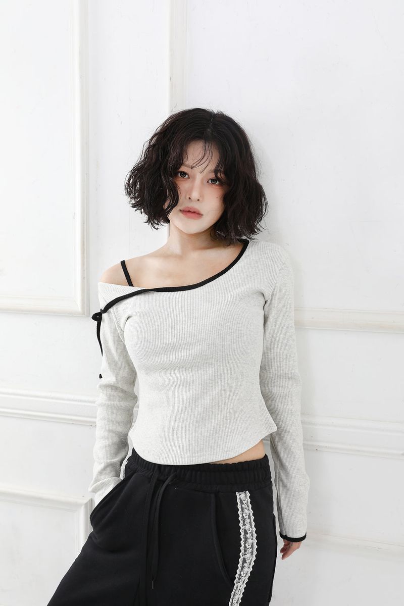 コントラストリボンTシャツ