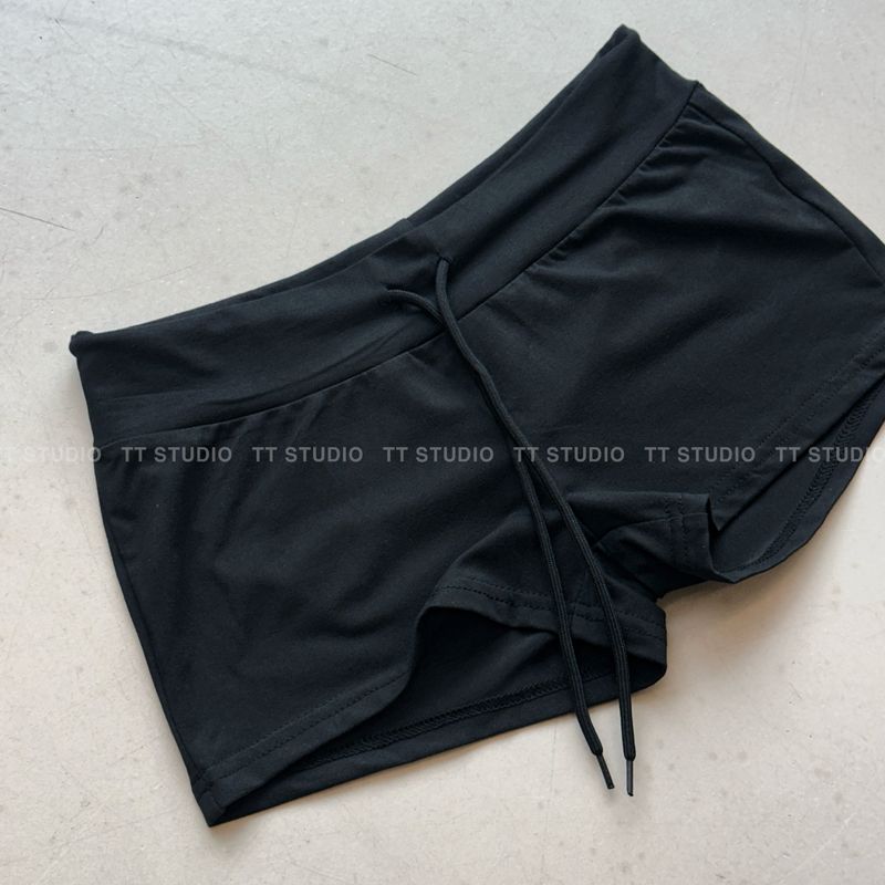 Black short pants