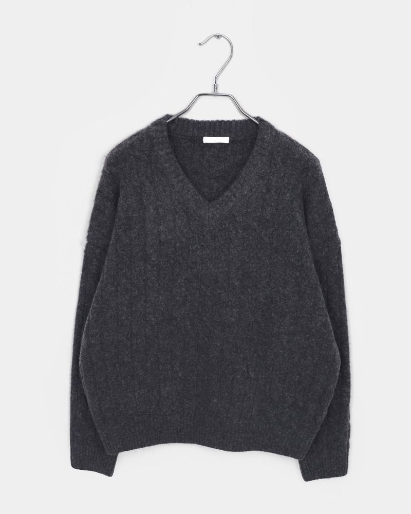 Noyu Loose Wool Cable-knit V-neck Sweater