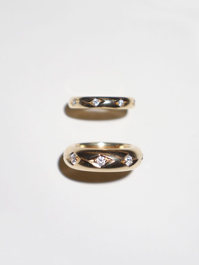RHOMBUS CARVED RING (THICK/GOLD)