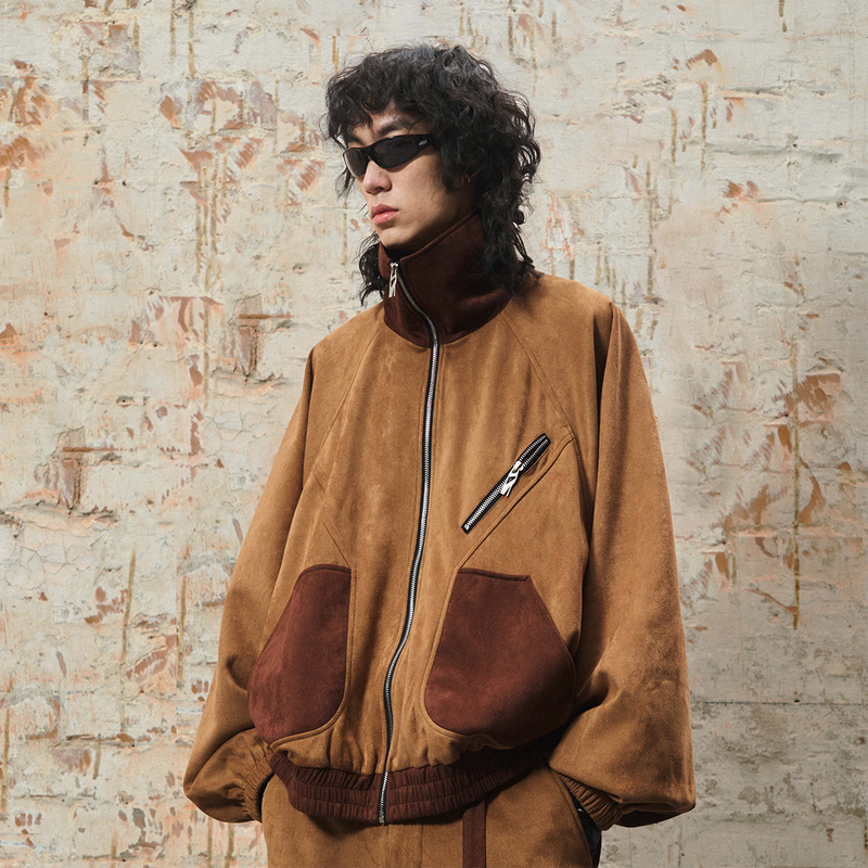 RELABEL（リレーベル）の「RELABEL 24SS ‘Vintage Mud’ Suede Colourblocked Bat Sleeve Mid-Length Zip Jacket（Jackets/Outerwear）」
