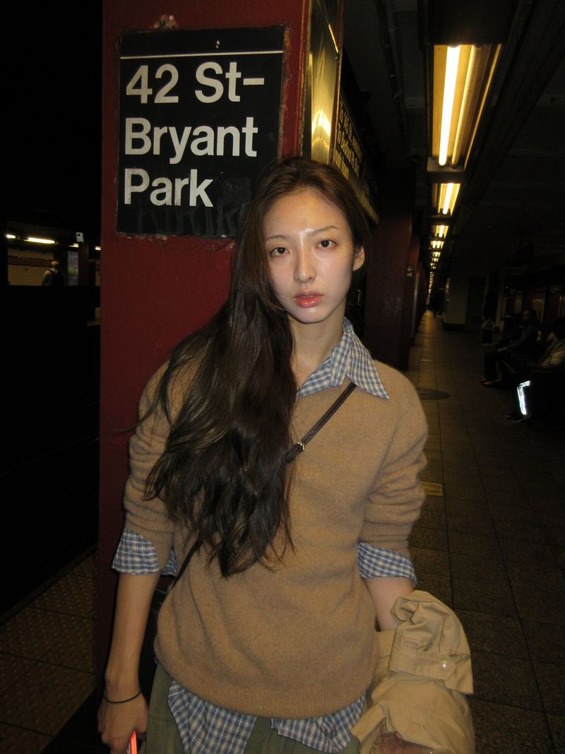 HASTA（ハスタ）の「Raccoon Blend V-neck Knit (Camel)（Tops）」