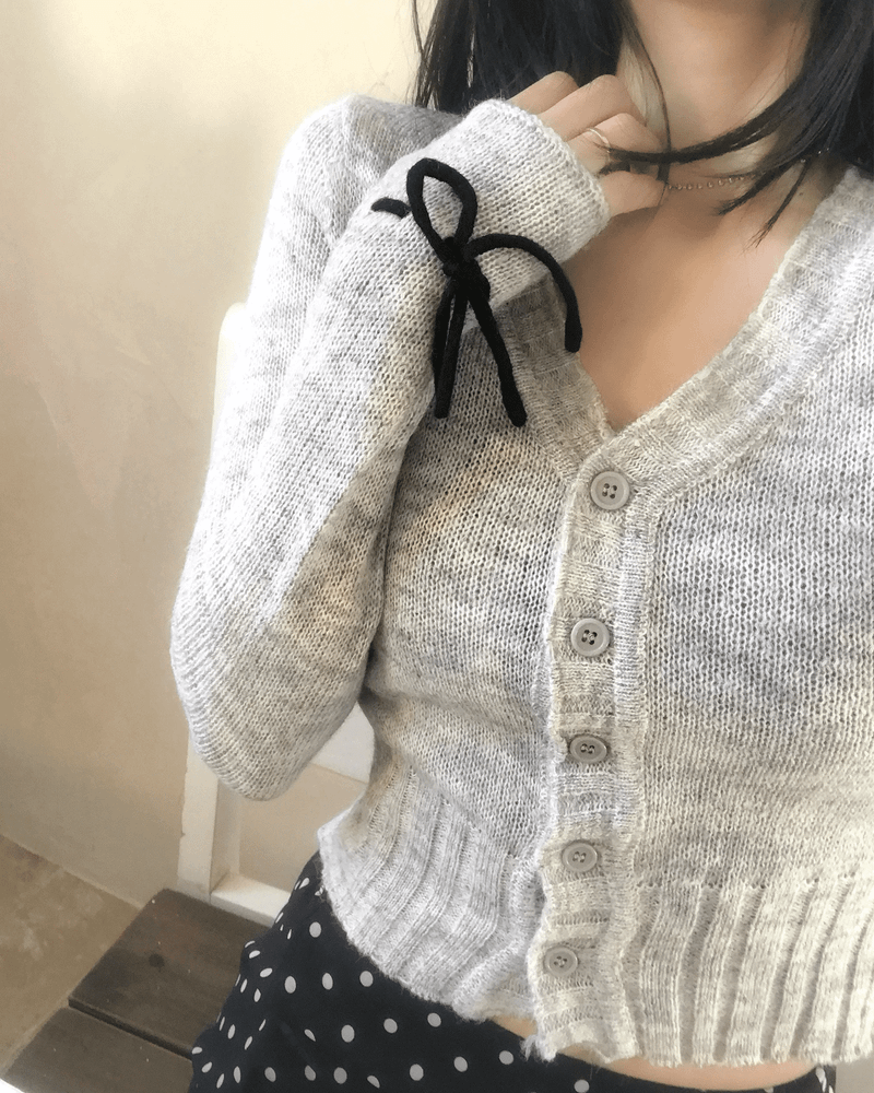 GUSTA(グスタ)の「Loving Ribbon Cuffs Slim Knit Cardigan(Tops)」