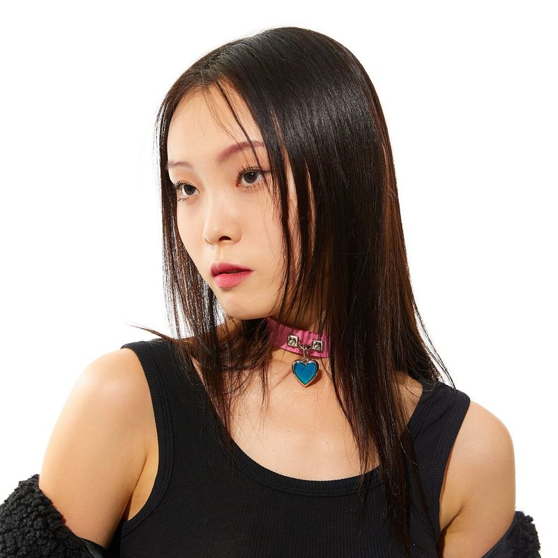0 8 Haert Leather Choker - PINK