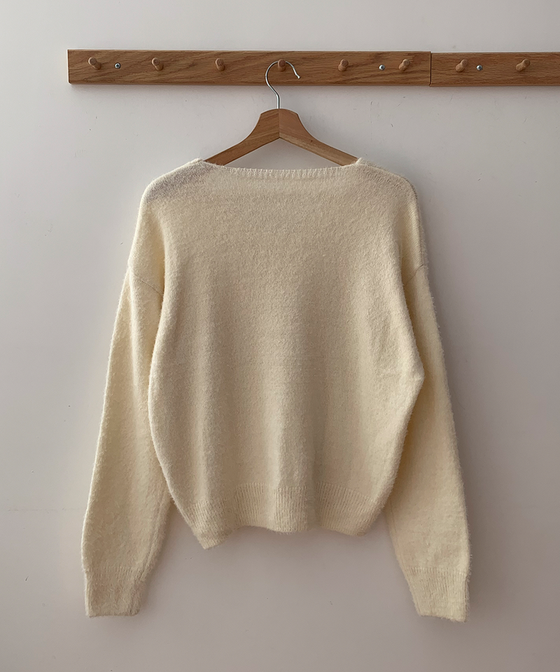 Soft Angora V-neck knitwear