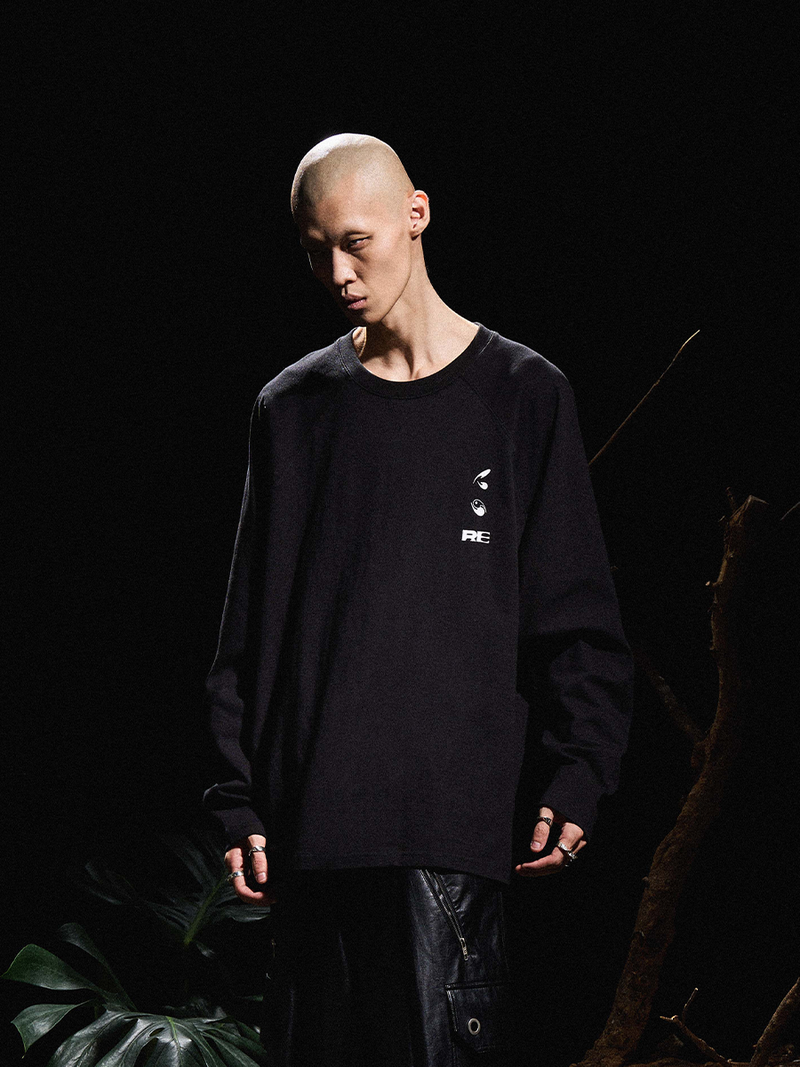 RELABEL（リレーベル）の「24AWバタフライシークエンス2カラープリントストラクチャードロングスリーブTシャツ（トップス）」