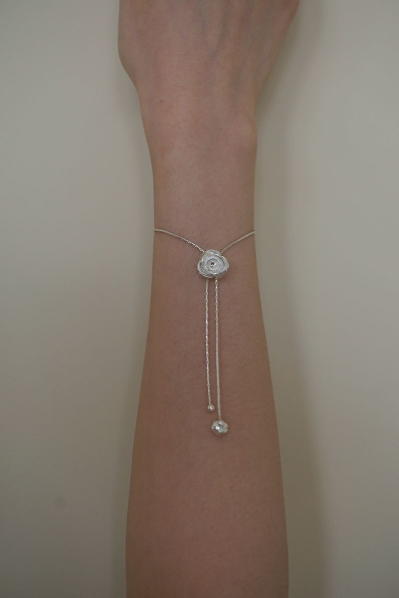 PAIR OF LOVE（ペアオブラブ）の「[MADE]ダブルフラワードロップブレスレット（アクセサリー）」