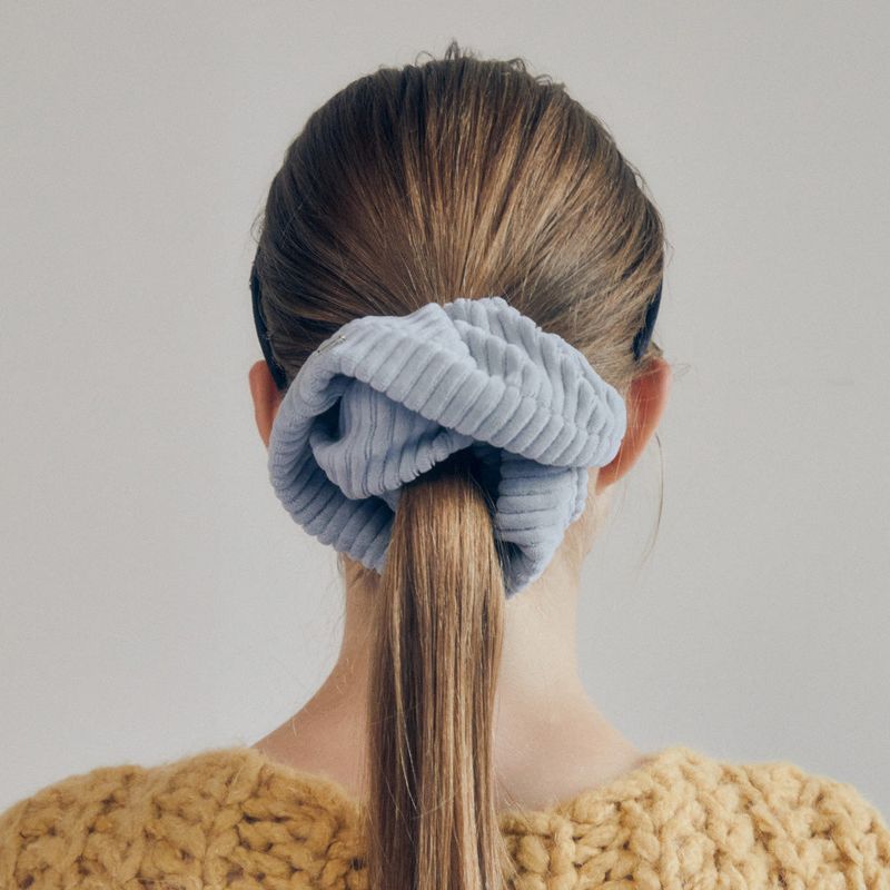 CORDUROY SCRUNCHIE (SKY BLUE)