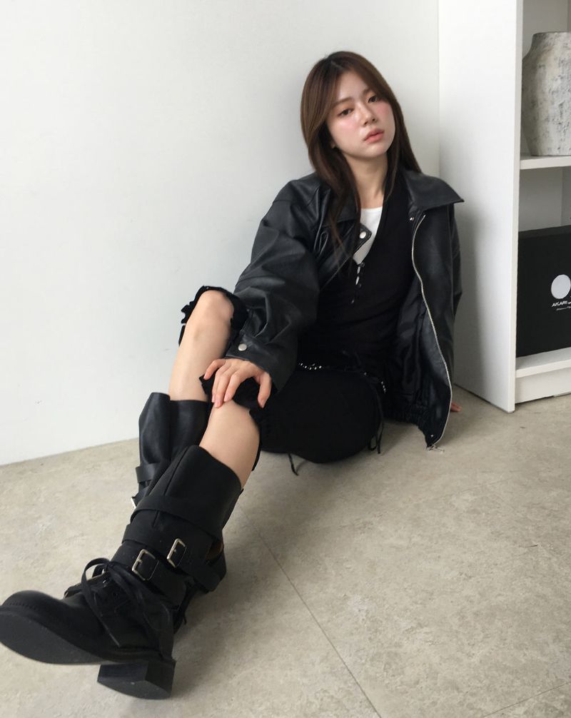 Lace-up half buckle boots