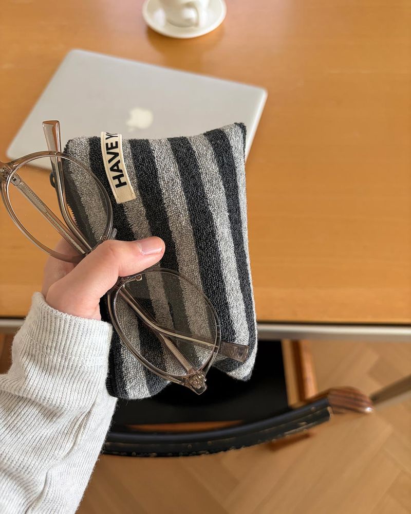 Two-tone terry flat pouch - gray , M size